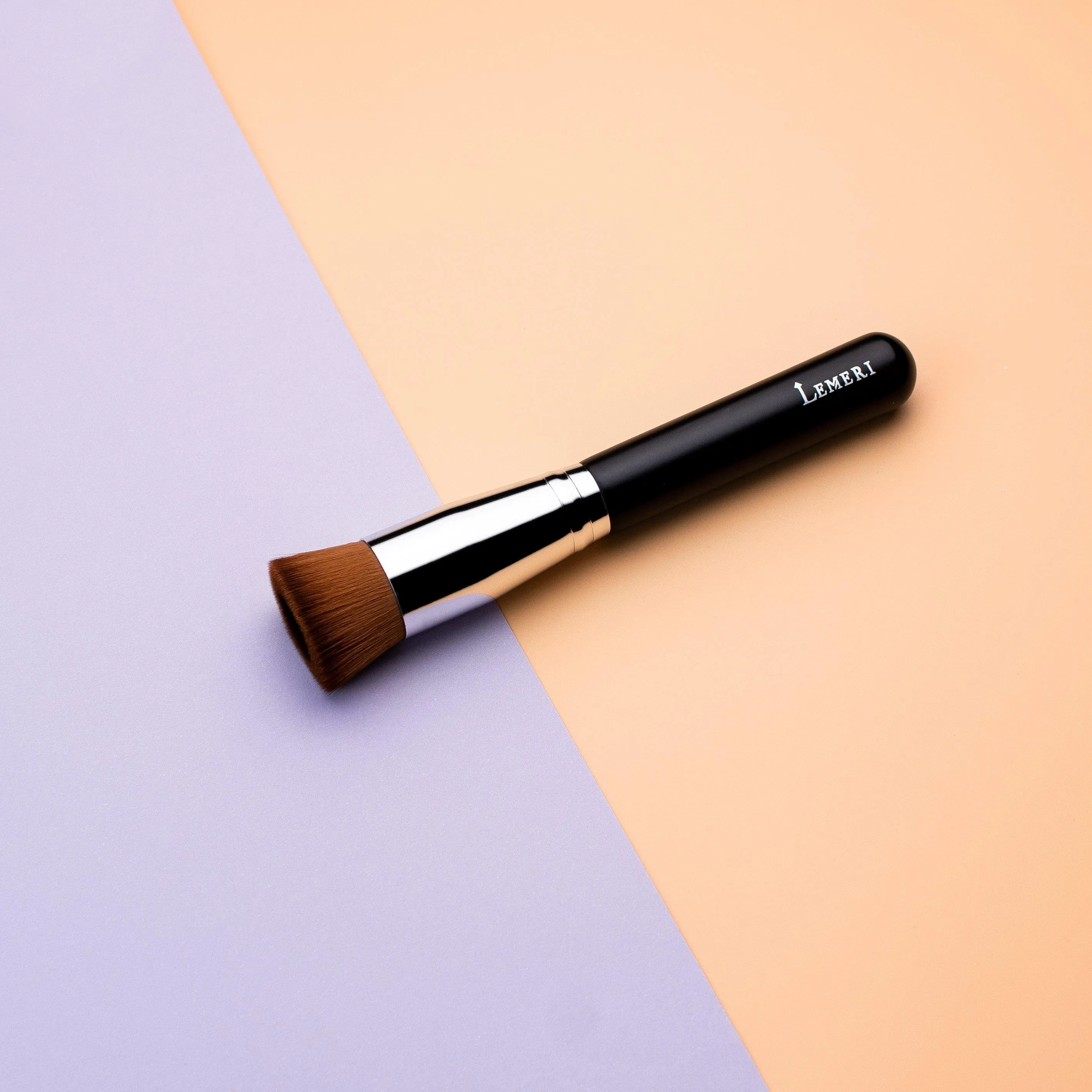 Pro Liquid Foundation Brush B209